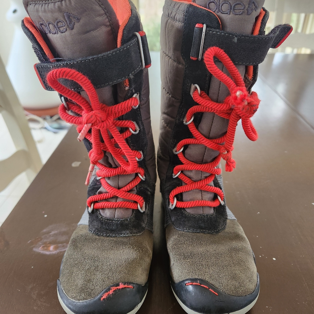 PLAE Size 10 High-Top Snow Boots